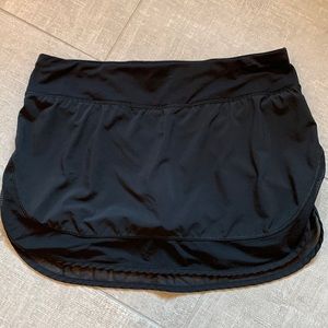 Lululemon skirt with mesh bottom band